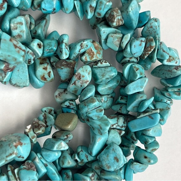 Vintage Triple Strand Turquoise Chip Torsade Necklace - Picture 4 of 9